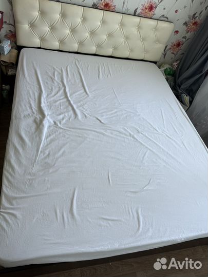 Кровать двухспальная 160 200 с матрасом