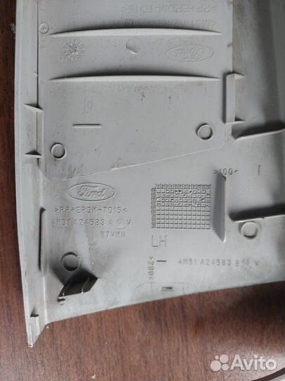 Обшивка средней стойки Ford Focus 2