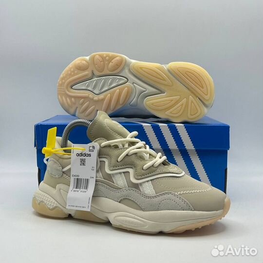 Кроссовки женские Adidas Ozweego