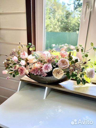 Искусственные цветы в кашпо