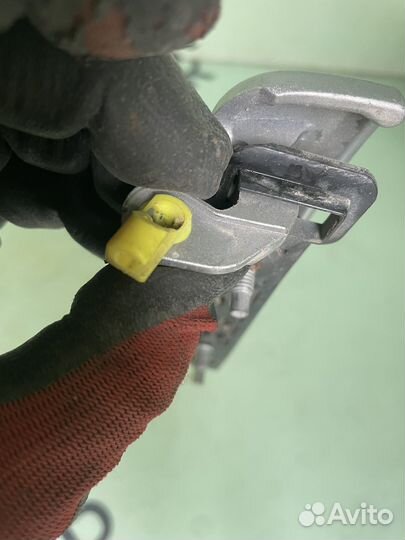 Ручка двери передняя правая nissan np300