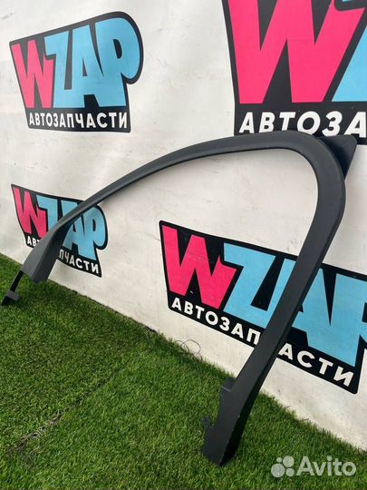 Молдинг стекла двери передней правой Ford Escape 4