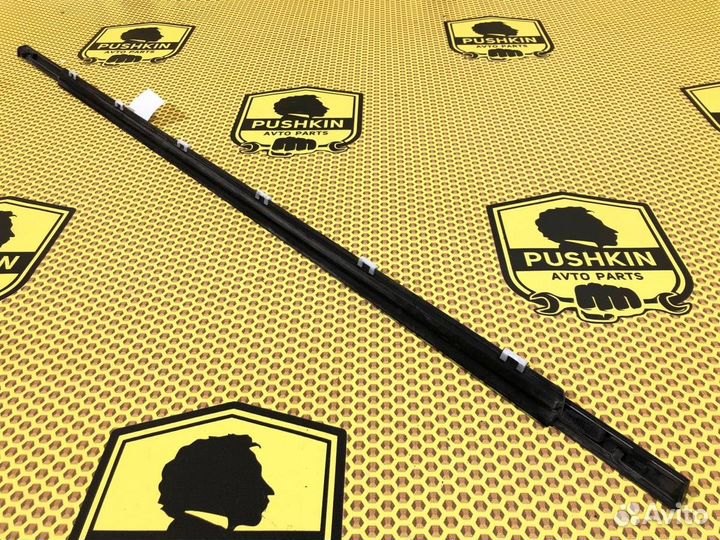 Бархотка стекла наружная передняя левая Hyundai