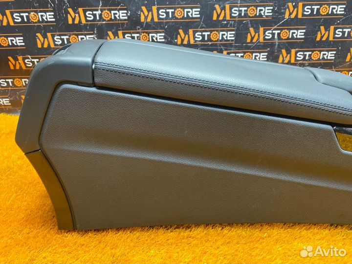Консоль между сидений Mercedes-Benz E-Class W212
