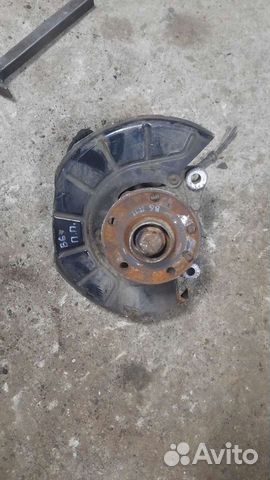 Кулак поворотный правый Volkswagen Passat B6