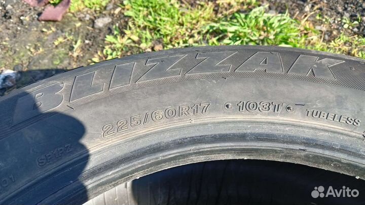 Bridgestone Blizzak Spike-01 225/60 R17