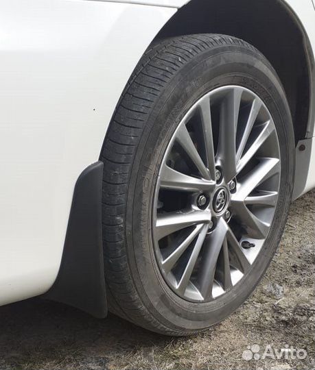 Брызговики toyota camry V55 (новые)