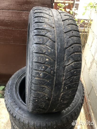 Bridgestone Ice Cruiser 7000 215/55 R16 93T