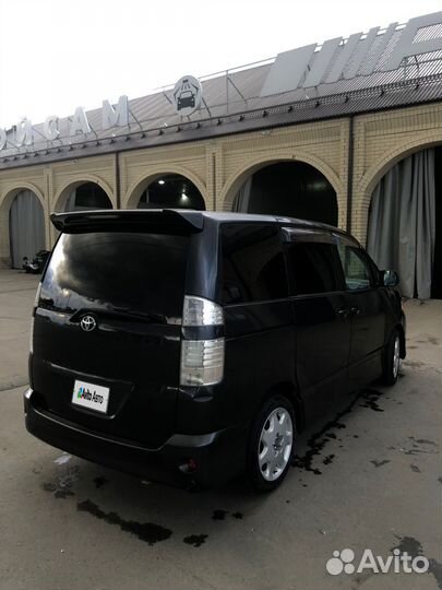 Toyota Voxy 2.0 AT, 2005, 241 000 км