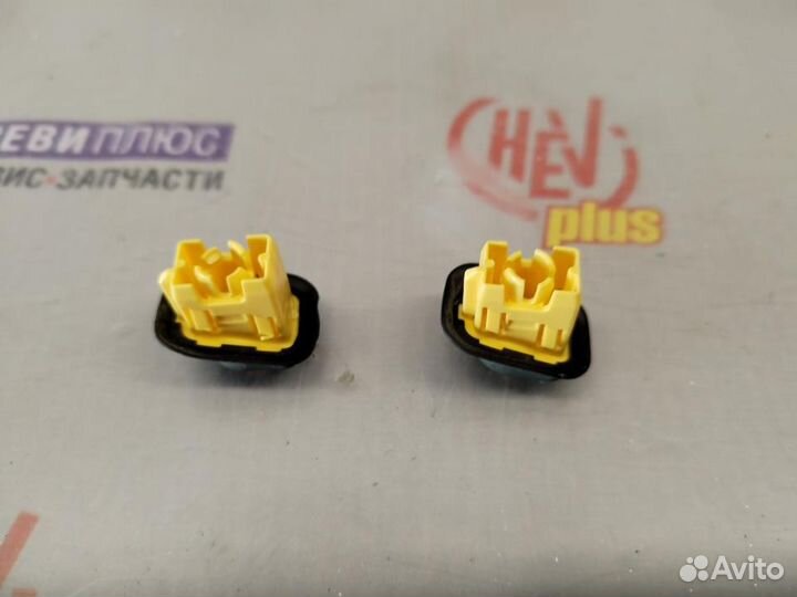 Фиксатор фонаря заднего, правый Cadillac Escalade