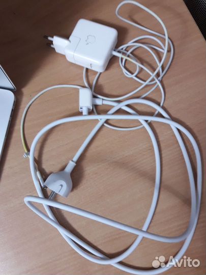 Apple MacBook Air 13-inch, 2017