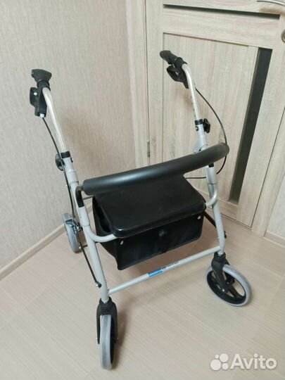 Ходунки для взрослых на колесах с сиденьем