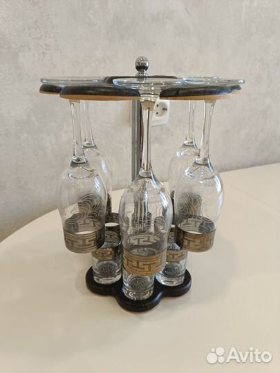 Набор бокалов и рюмок