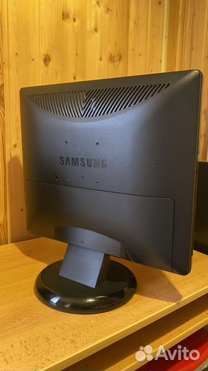 Монитор Samsung SyncMaster