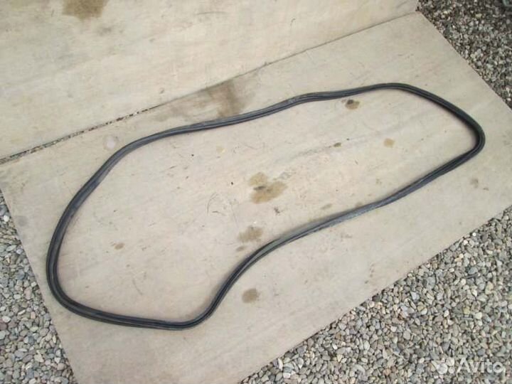 Уплотнительная резинка багажника Toyota Camry