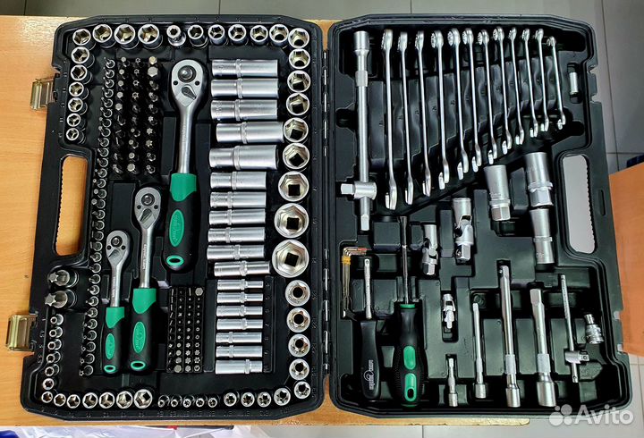 Наборы инструмента в чемодане