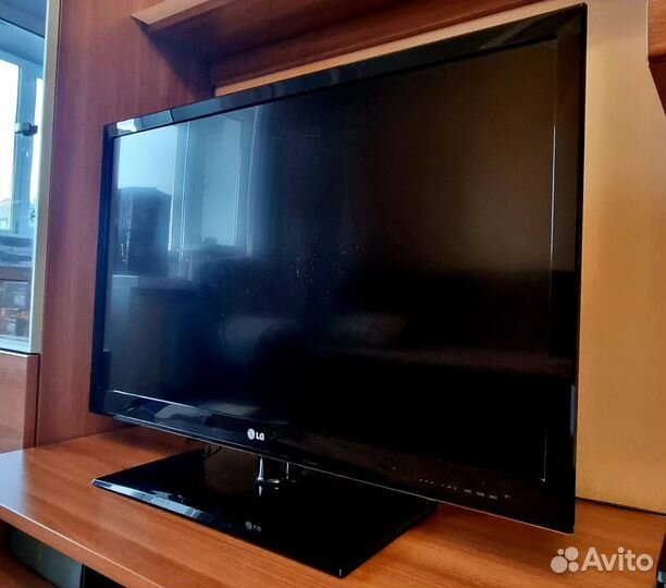 Телевизор LG, диагональ 106 см