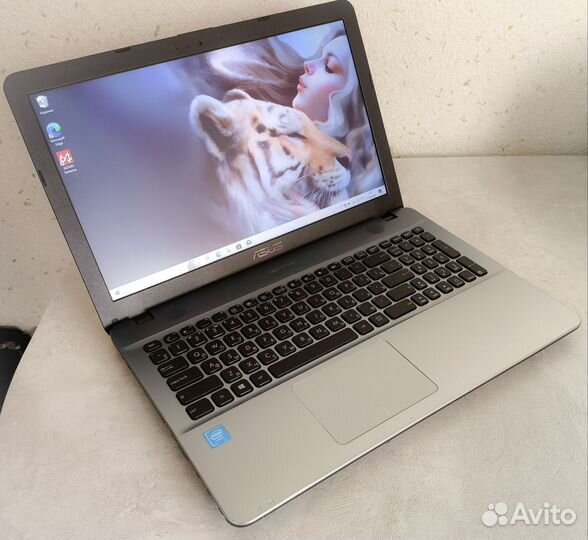 Функциональный asus/8GB/2Gb/SSD240Gb/4 ядра
