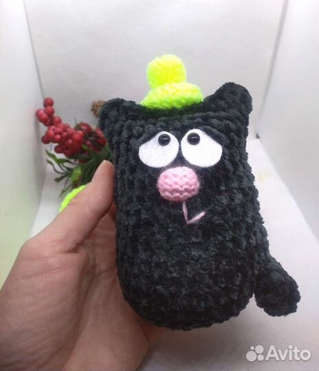 Котик плюшевый