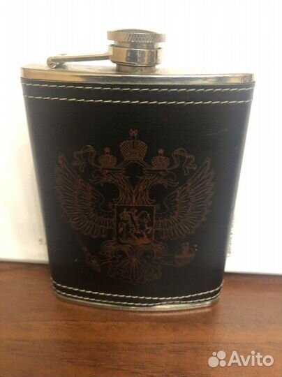 Фляжка и рюмки