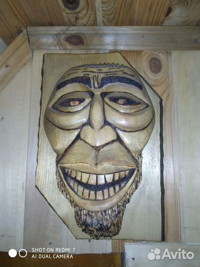Маски резные деревянные
