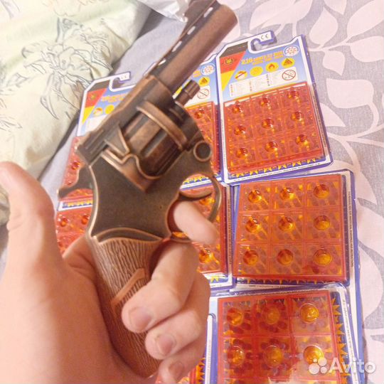 Пистолет на пистонах железный