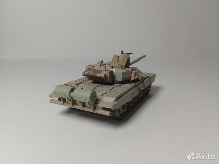 Танк Т-90 1:72