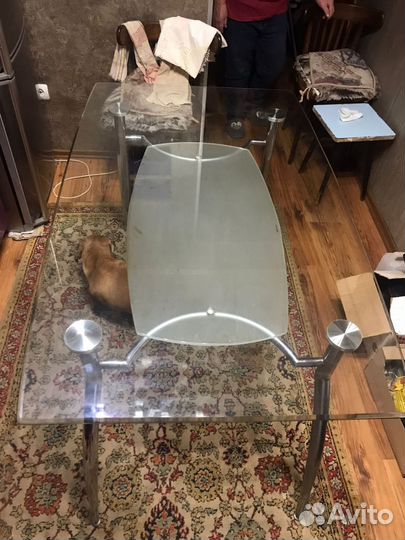 Стол стеклянный