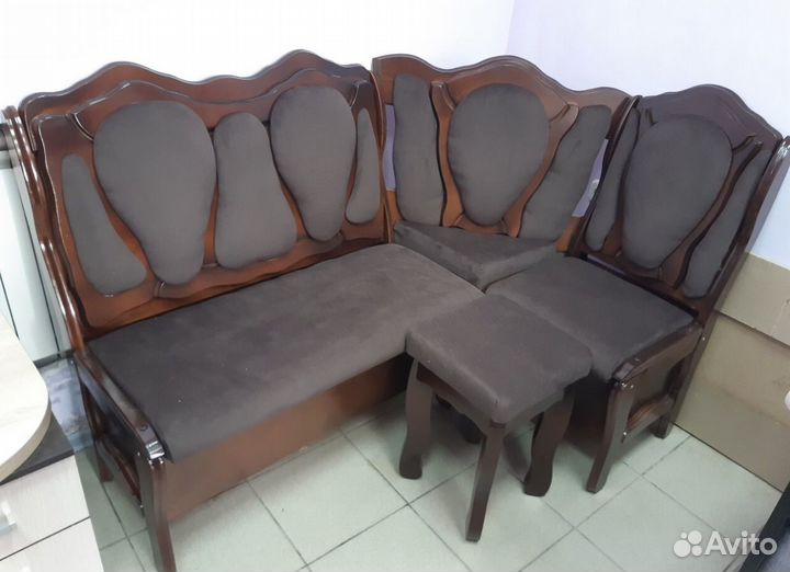 Кухонный уголок натур.дерево 1,5 на 1м с арх.короб