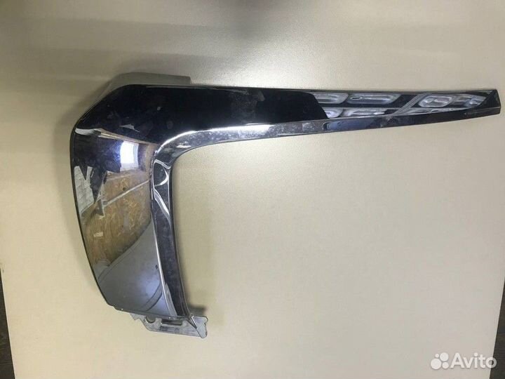 Накладка переднего бампера левая верхняя