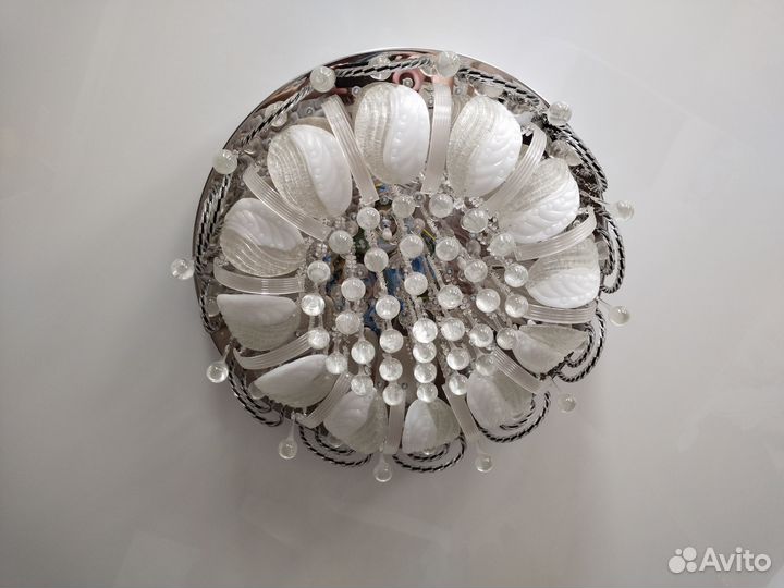 Продам люстру