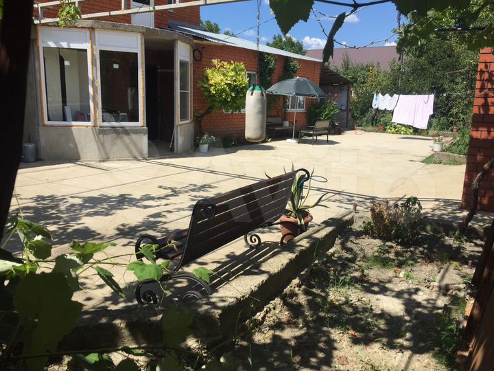 Дом 195 м² на участке 8 сот.