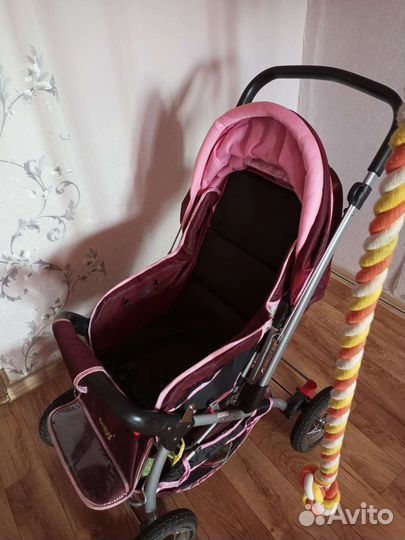 Прогулочная коляска с перекидной ручкой