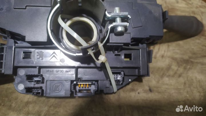 Peugeot 3008 подрулевой переключатель