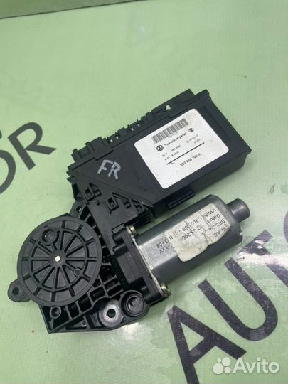 Мотор стеклоподъемника передний правый Volkswagen