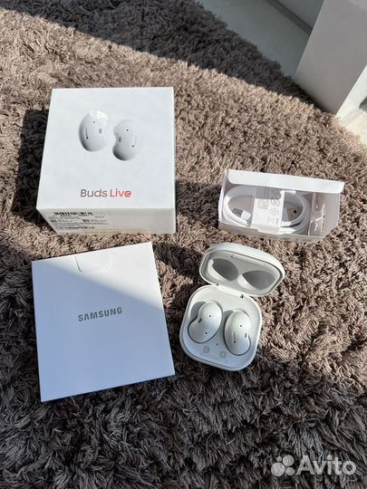 Беспроводные наушники Samsung galaxy buds live