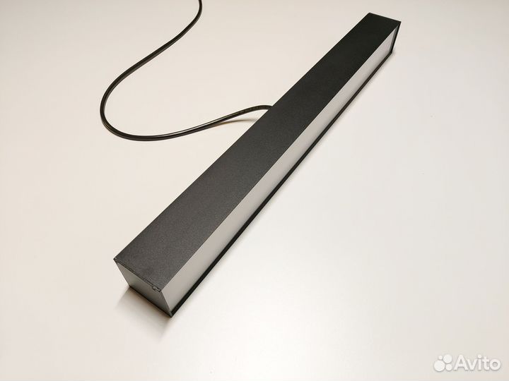 Потолочный линейный светильник