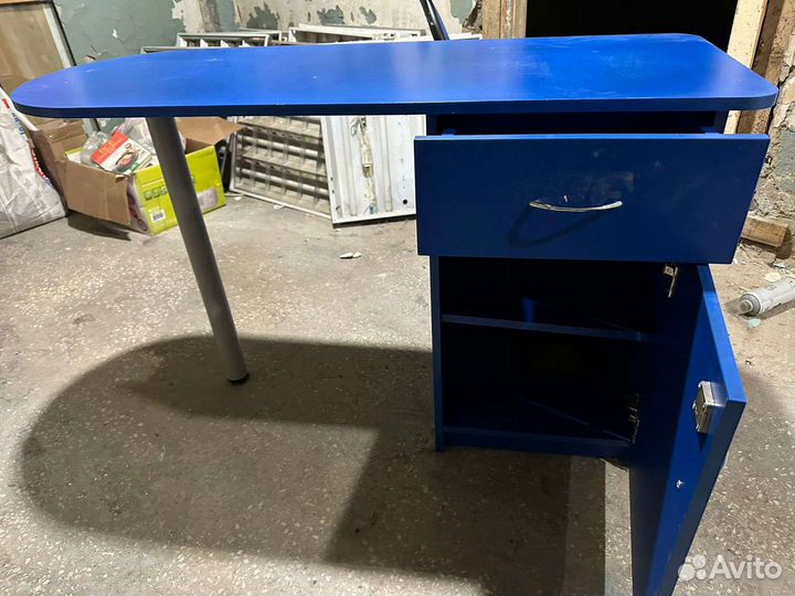 Маникюрный стол бу