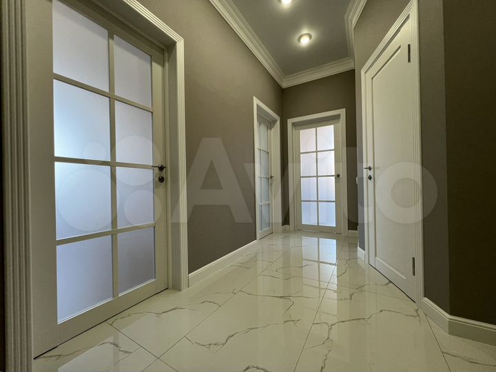 2-к. квартира, 67 м², 8/10 эт.