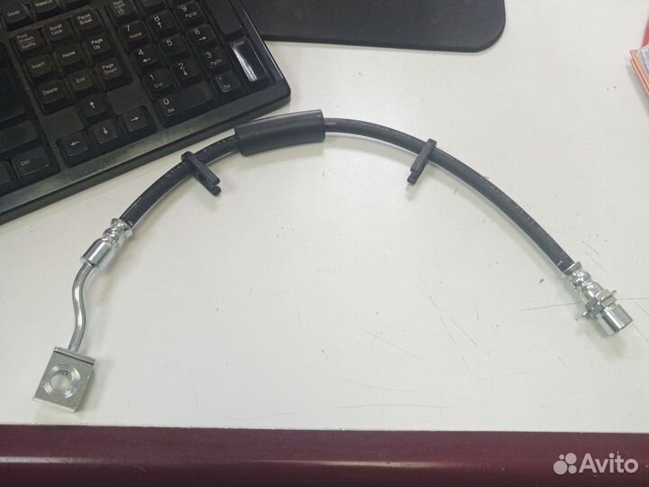 Шланг тормозной передний правый grand cherokee wk2