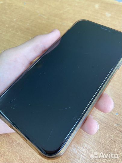 Телефон iPhone 11