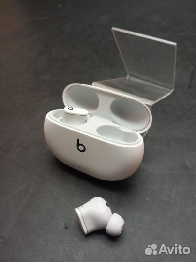 Беспроводные наушники Beats Studio Buds