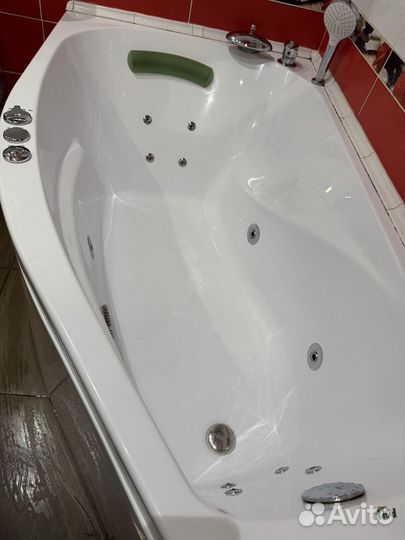 Ванна бу с джакузи