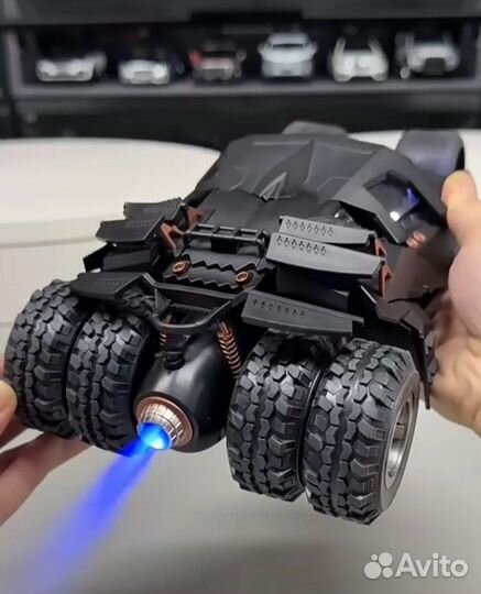 Модель автомобиля Batmobile 1/18 Tumbler металл