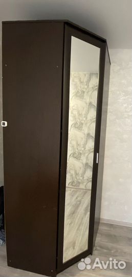 Угловой шкаф