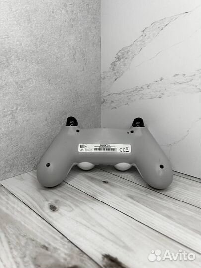 Новый беспроводной геймпад PS4 DualShock 4v2