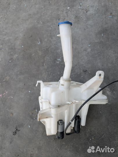 Бачок стеклоомывателя Toyota Avensis ZRT272 3ZR-FAE