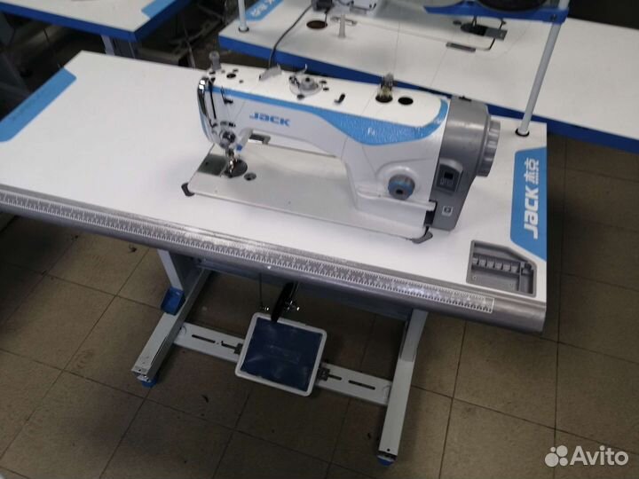 Прямострочная промышленная швейная машина jack