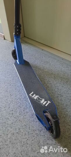 Трюковой самокат Limit LMT 09