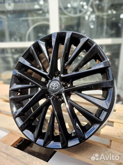 Диски на Toyota, Lexus R18 5x114 чёрный глянец